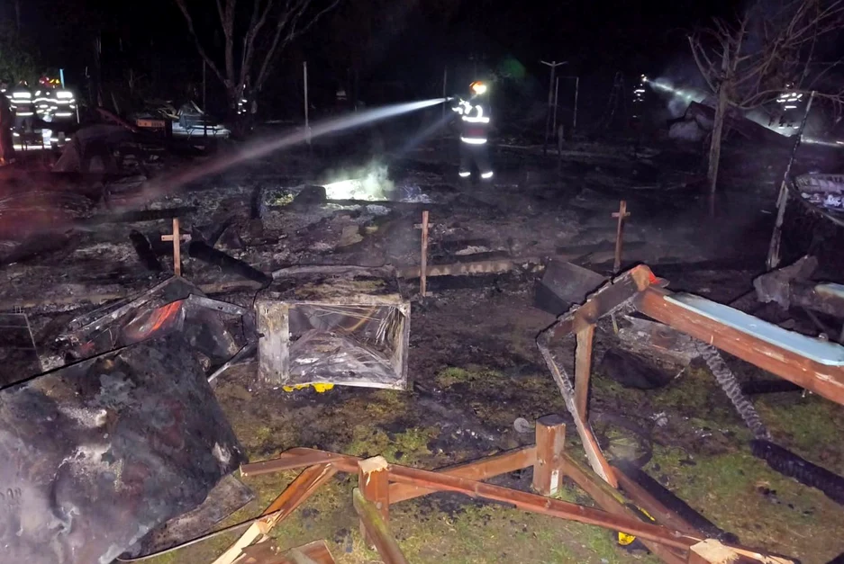Incendiu violent unitate turistică din Delta Dunării FOTO: ISU Tulcea