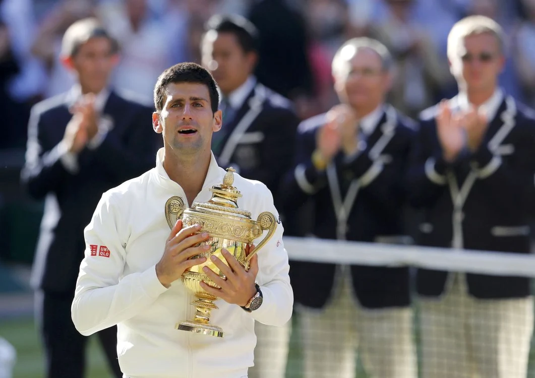 
    Petra Kvitova cu trofeul de la Wimbledon 2014Reuters  