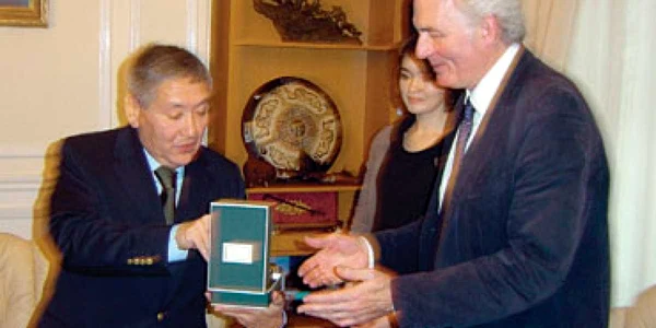 Ambasadorul kazah  la Londra, în solda KGB?