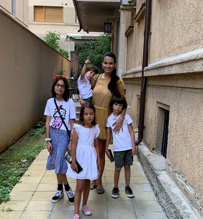 Anca Serea este mama a 6 copii 