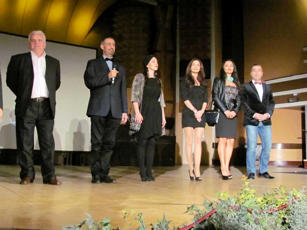 Protagoniştii filmului aromân alături de regizorul Toma Enache, la Timişoara