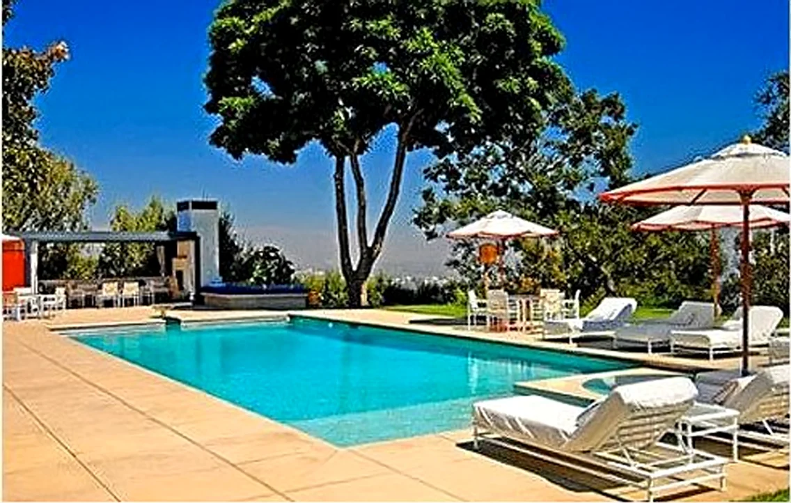 Jennifer Aniston’s Sleek New House in Bel Air jpeg