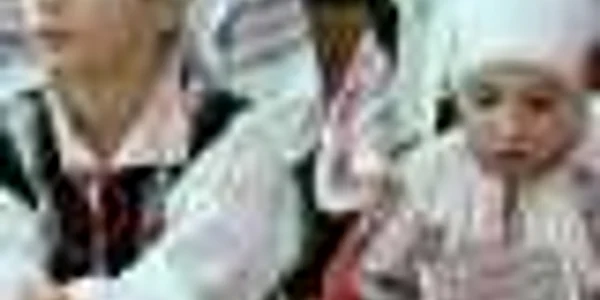Copiii de la Şcoala 7 s-au îmbracat în costume populare 