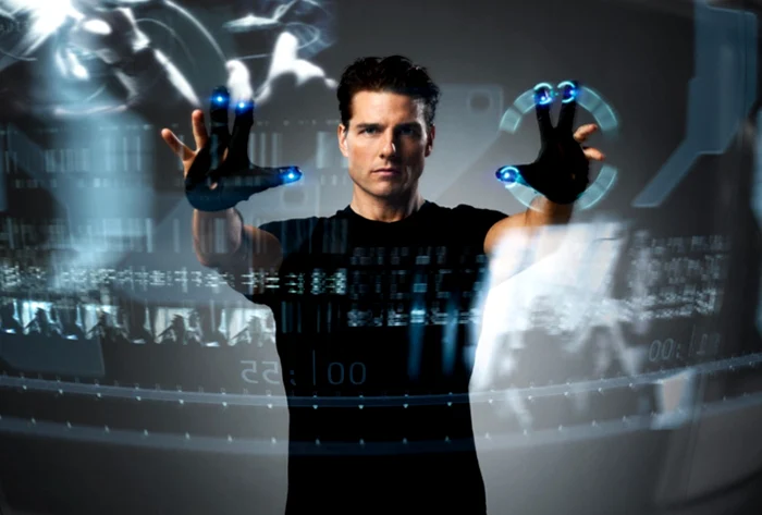 Tom Cruise, în Minority Report, controlând un computer cu ajutorul gesturilor