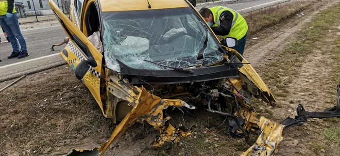 Accident rutier pe DN 1 - Sibiu soldat cu trei morţi - singura supravieţuitoare - o gravidă se zbate între viaţă şi moarte Foto SAJ Sibiu