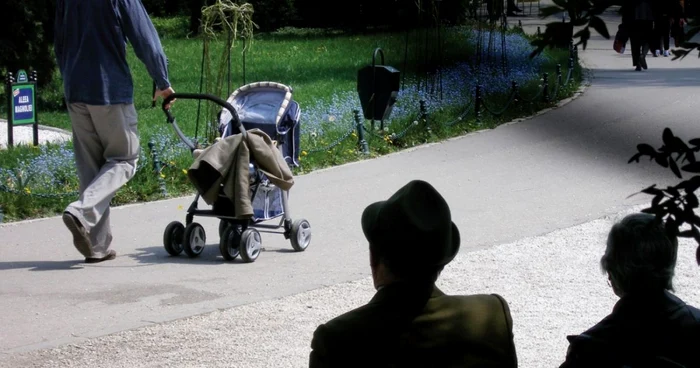 Populaţia României a scăzut din cauza declinului demografic FOTO Adevărul