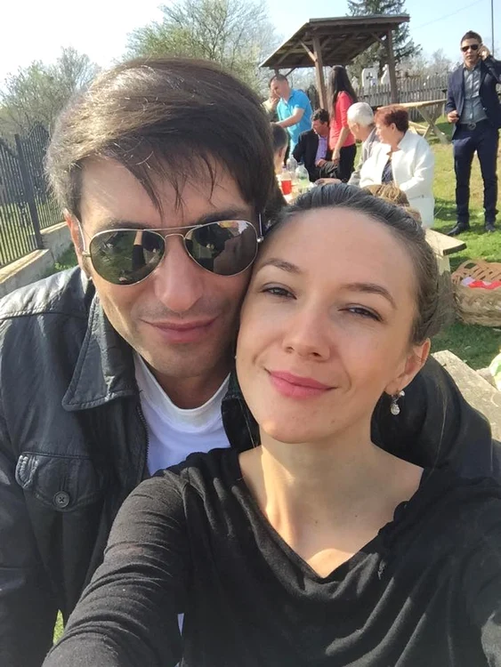 
    Adela Popescu şi Radu Vâlcan se vor căsători în curând. Aflaţi mai multe detalii la emisiunea Click!, de la ora 23:30, pe Prima TVFoto: arhivă personală  