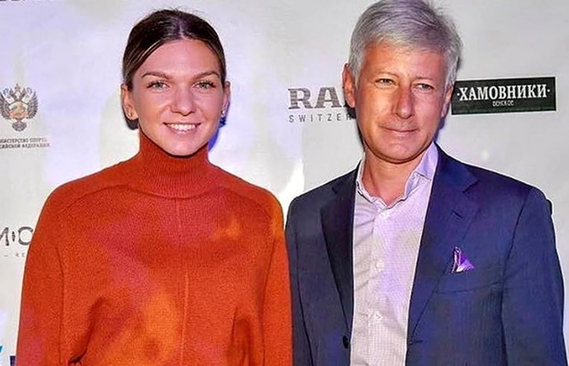 Simona Halep, îmbrăcată în pulover cu gât, la petrecerea jucătoarelor de la MoscovaFOTO: Instagram