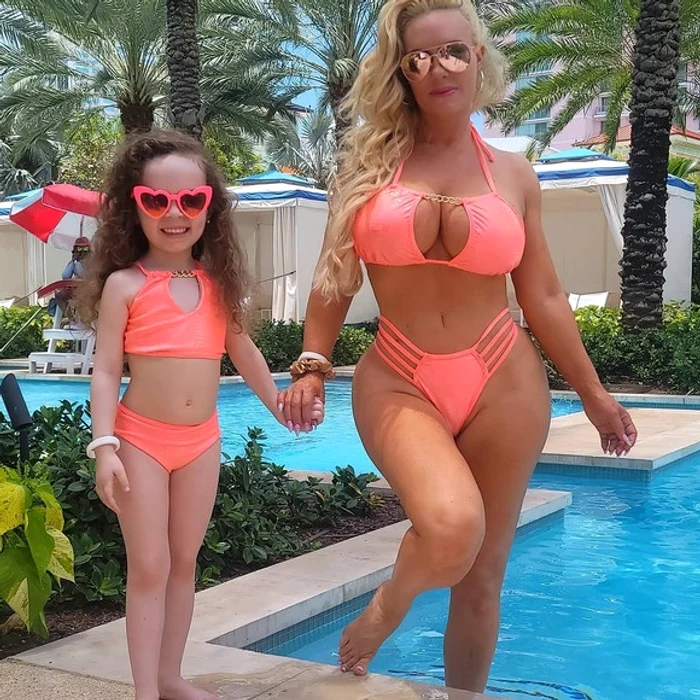 Coco și Chanel, două sirene la piscina unui hotel de lux din Bahamasfoto: Instagram