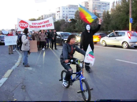 Protest la Constanţa anti exploatare „Salva'i Roşia Montana“