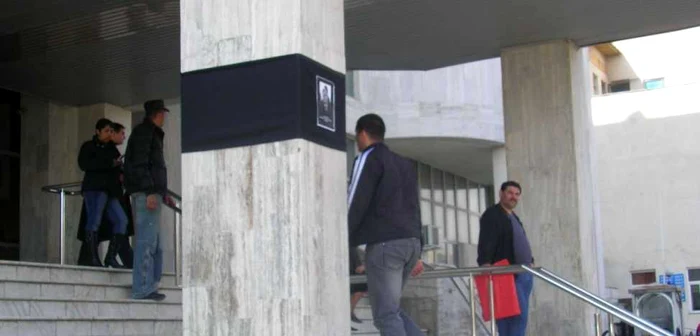 Costel Drăguţ a fost membru al Consiliului Superior al Magistraturii şi activa la Curtea de Apel din 2003