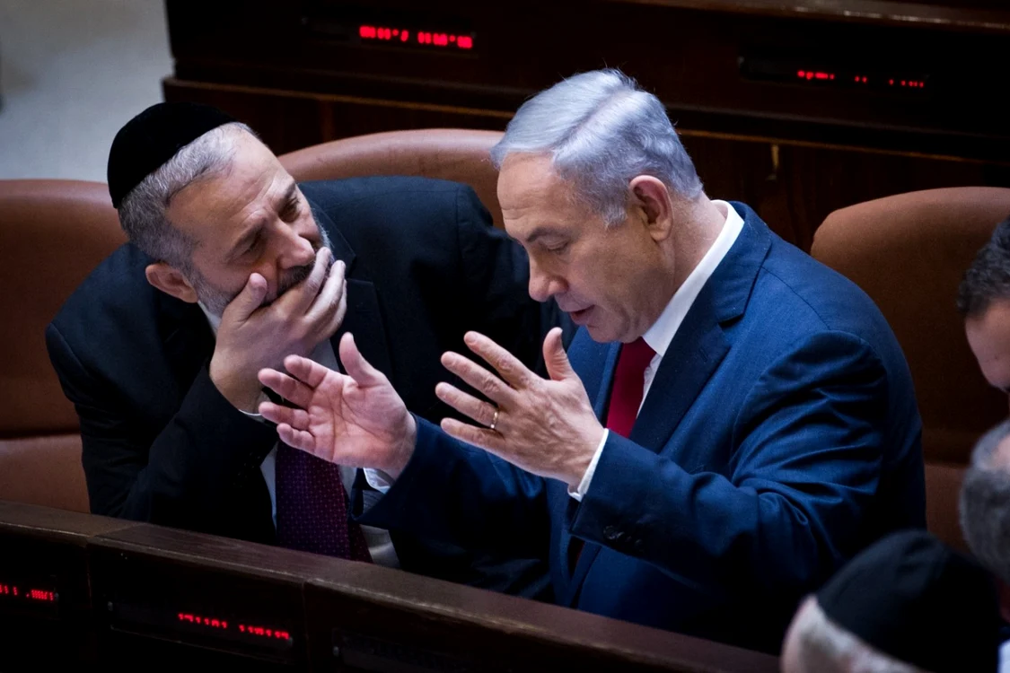 Arie Deri, liderul Shas şi Benjamin Netanyahu, liderul Likud