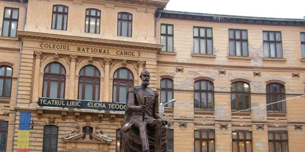Colegiul Naţional Carol I este cea mai prestigioasă instituţie de învăţământ din Craiova