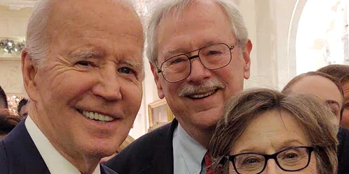 01 James Rosapepe alaturi de presedintele Joe Biden foto arhiva personala jpg