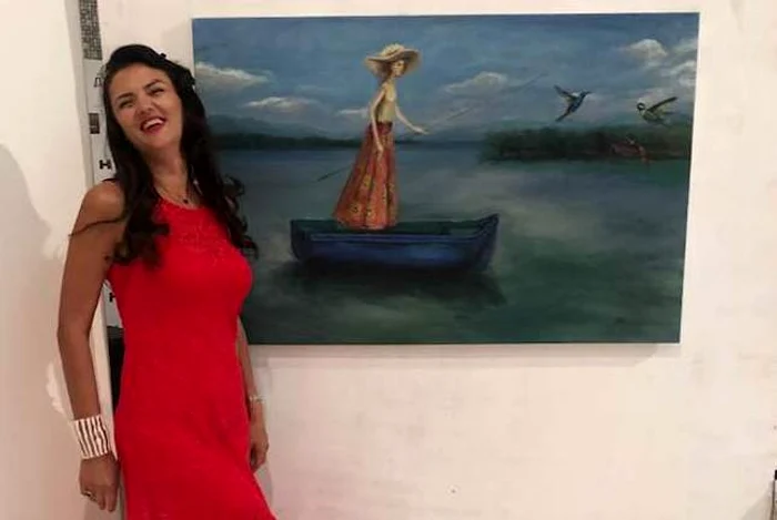Carmen Olteanu a purtat o rochie lungă, roșie, la vernisajul expoziției din Macedoniafoto: arhivă personală