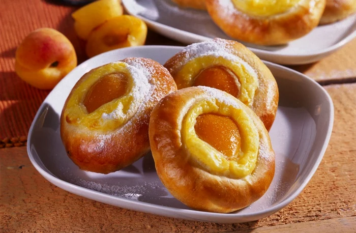 Foloseşte baton de vanilie pentru cremă dacă vrei să prepari plăcinţele foarte aromate