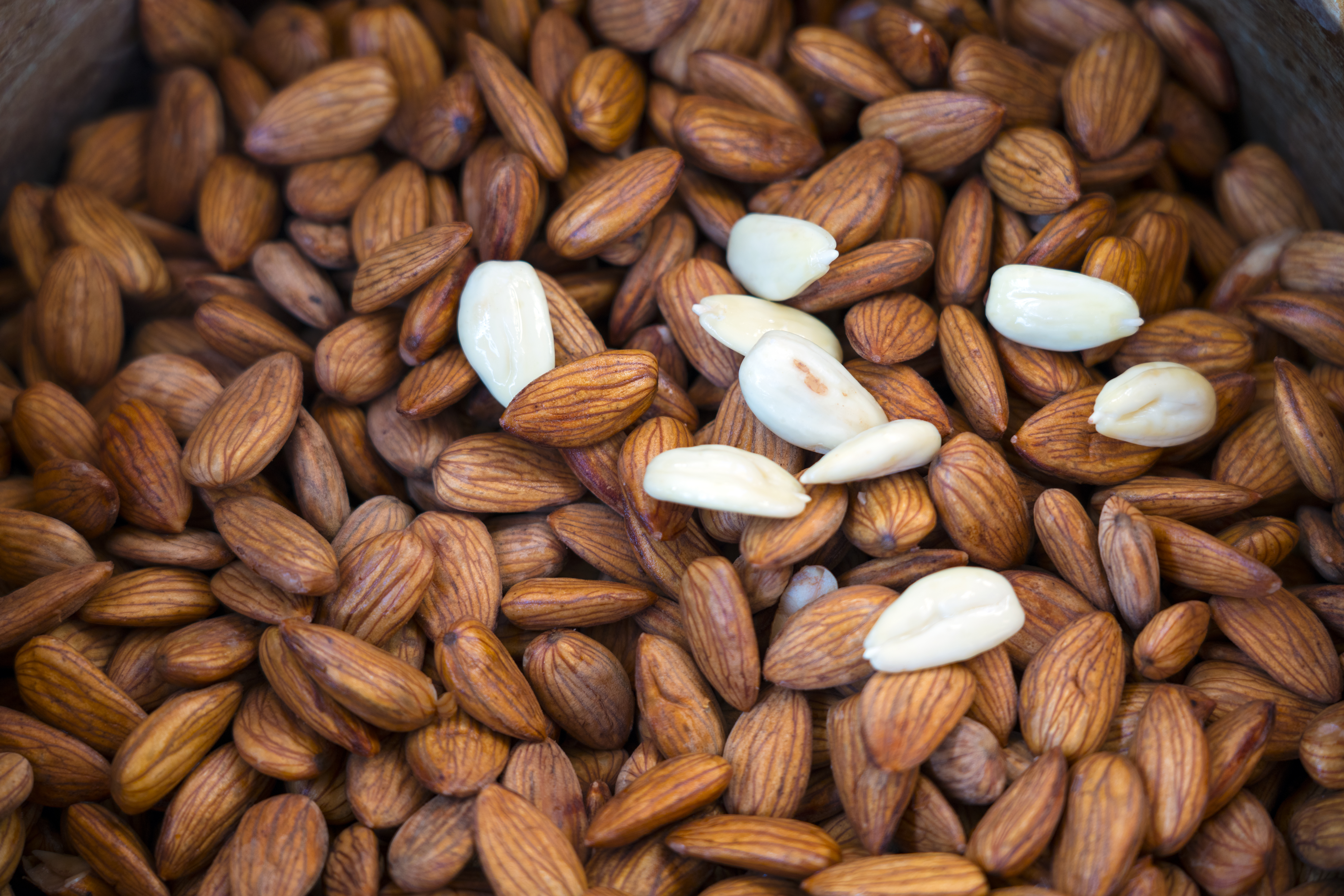 7 efecte secundare ascunse ale consumului excesiv de migdale. 