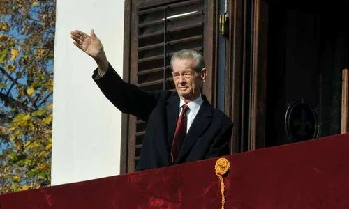Regele Mihai a murit (7) jpeg