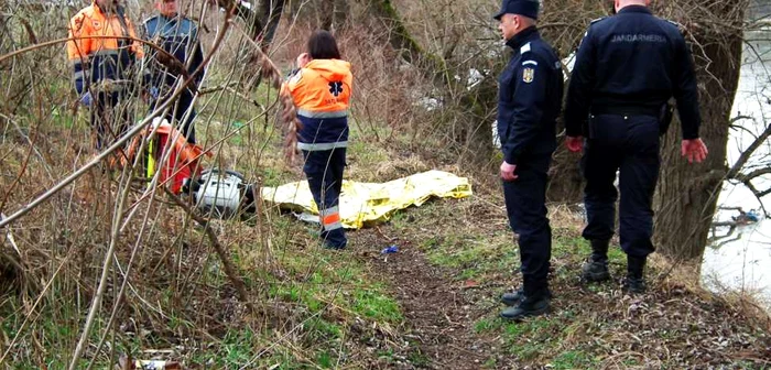 Pruncul mort a fost scos din Jiu. FOTO: Arhivă.