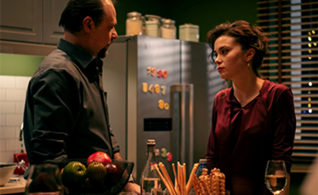 
    În filmul „Complet necunoscuți” are un rol dramatic  