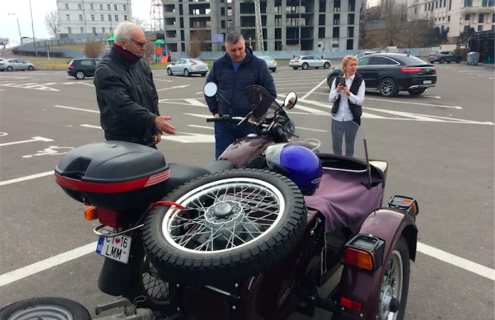 Mircea Panaitescu motociclist la 90 ani şi Margareta Moraru din Constanţa cu motocicleta Ural 750 cu ataş Foto Sînziana Ionescu