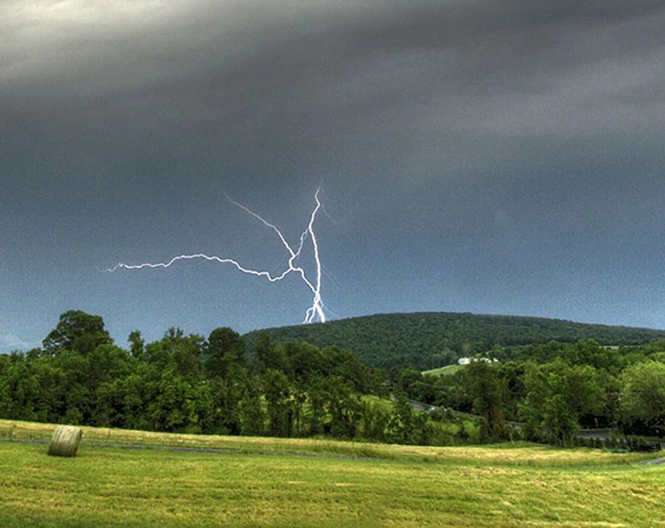 Prognoza meteo pentru următoarele două zile anunță că vremea va fi instabilă din punct de vedere termicfoto: Click!