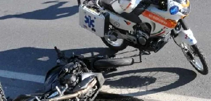 Motocicleta s-a izbit violent de un stâlp care delimita zona pietonală