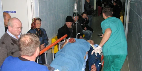 Medicii au decis să-l trimită pe Viorel Brânzei, accidentat la strung, la un spital din Iaşi