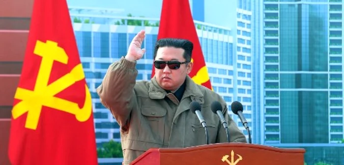 Kim Jong Un s-a asigurat că la Televiziunea centrală e difuzate numai ce trebuie. Foto AFP