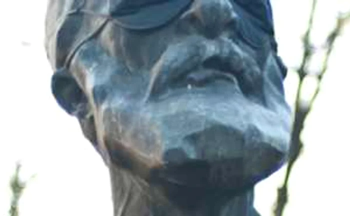 Statuile au primit măşti de dormit
