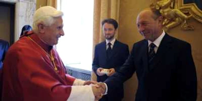 Traian Băsescu s-a întâlnit şi în 2008 cu Papa Benedict al XVI-lea. FOTO: Reuters