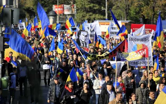 de-alungul ultimilor ani Acţiunea 2012 a reuşit să mobilizeze zeci de mii de oameni pentru Reunirea celor două state româneşti