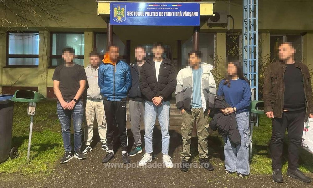 Șoferi români arestați pentru trafic de migranți: duceau spre Germania 22 de persoane din Iran, Bangladesh, Siria şi Irak