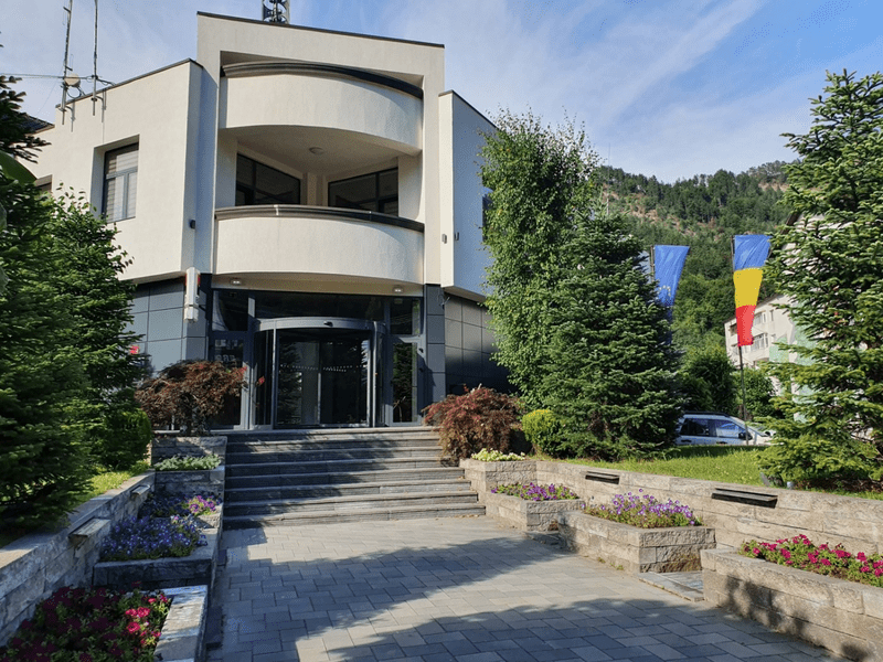 Primărie din Vâlcea, în incapacitate de plată. Mecanismul absurd prin care a ajuns în criză financiară