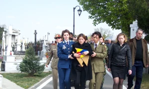 Soţia eroului este devastată de durere jpeg