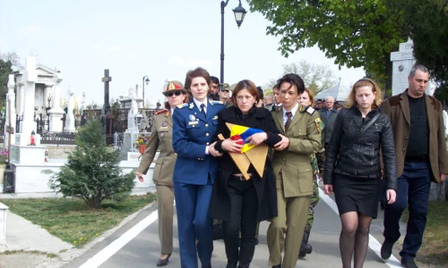 Soţia eroului este devastată de durere jpeg