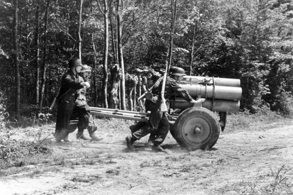 Tun german din al Doilea Război Mondial (Das Bundesarchiv Bild 101I-299-1803-01)