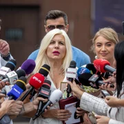 Elena Udrea face declarații de presă la eliberarea din Penitenciarul de Femei Târgșor, Prahova. FOTO Inquam Photos / Ovidiu Micsik