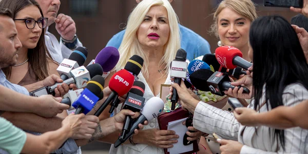 Elena Udrea face declarații de presă la eliberarea din Penitenciarul de Femei Târgșor, Prahova. FOTO Inquam Photos / Ovidiu Micsik