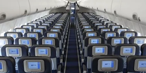 Interiorul unui Boeing 737-800 Next Generation