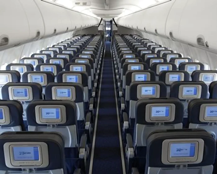 Interiorul unui Boeing 737-800 Next Generation