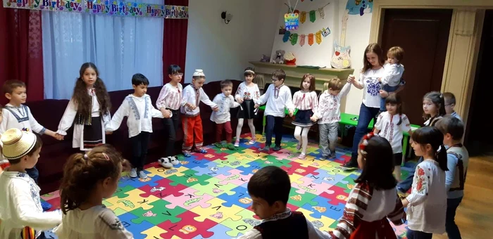 
    Ioana Maria Moldovan a sărbătorit alături de fiul ei Ziua Națională a României  