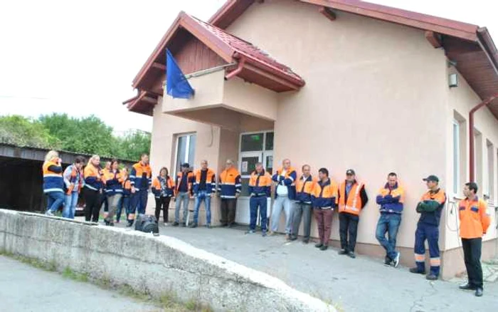 Angajaţii de la Serviciul Judeţean de Ambulanţă au participat la un protest spontan