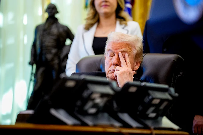 VIDEO „The Daily Show” îl taxează pe „somnorosul” Trump, într-un montaj amuzant de Crăciun. Filmul are pe fundal chiar vocea președintelui SUA