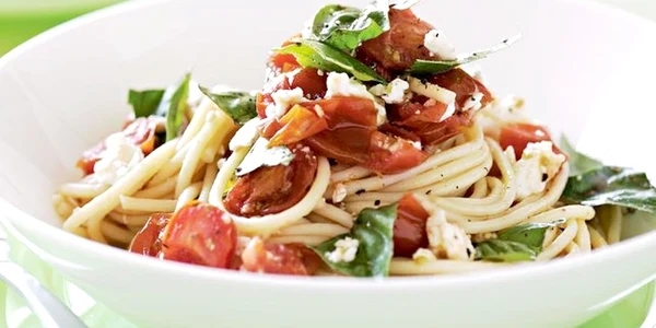 salata de spaghete cu rosii jpeg