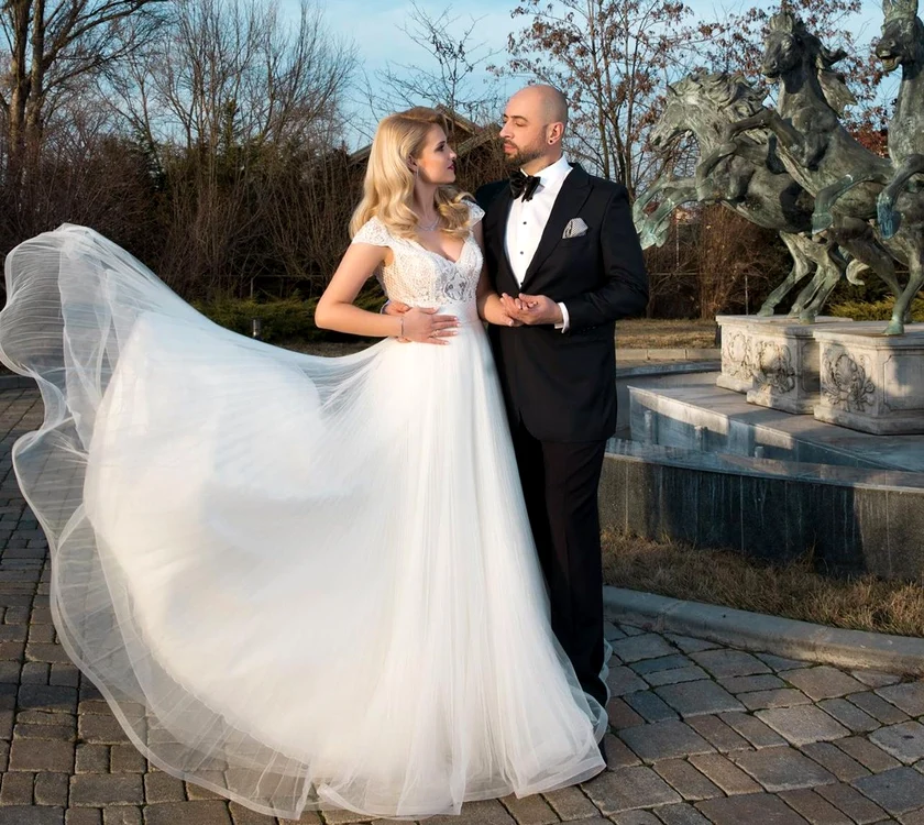 
    Alessia este toată un zâmbet când se află alături de părinții eiFoto: arhivă personală  