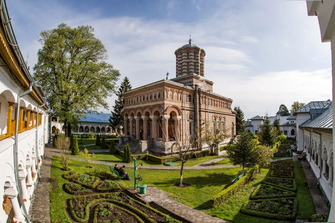 
    Sorin Hilgen (47 ani) cu soţia şi cei doi copii, Jan Christian (25  ani) şi Grace (23 ani)  