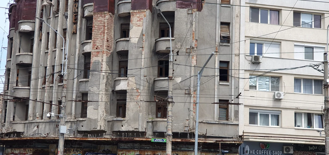 Tencuiala  a început  să cadă