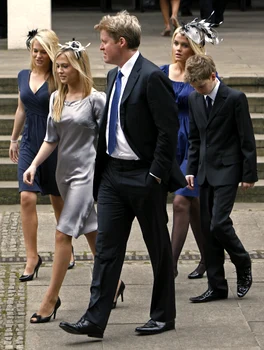 Charles Spencer, fratele mai mic al Dianei, și cei patru copii mai mari ai săi