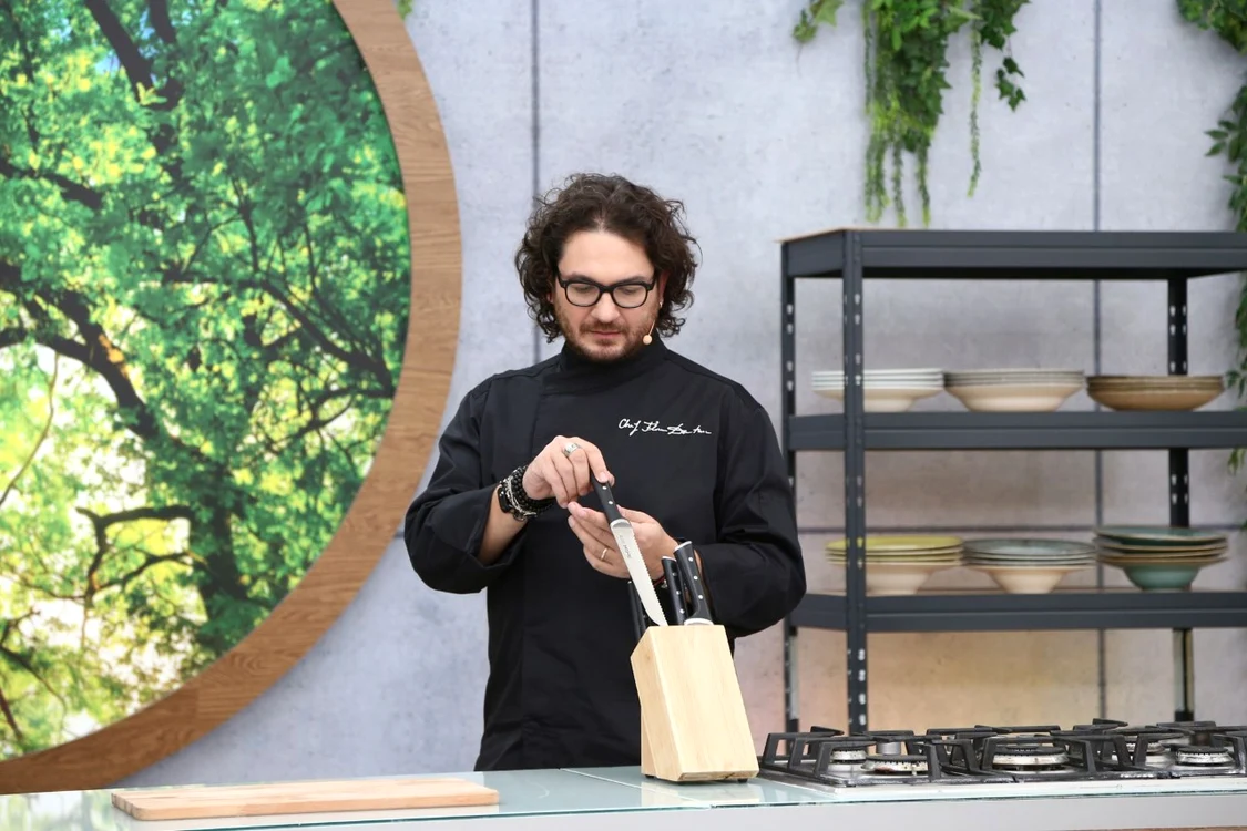 Florin Dumitrescu, la filmările show-ului gastronomic FOTO Antena 1 